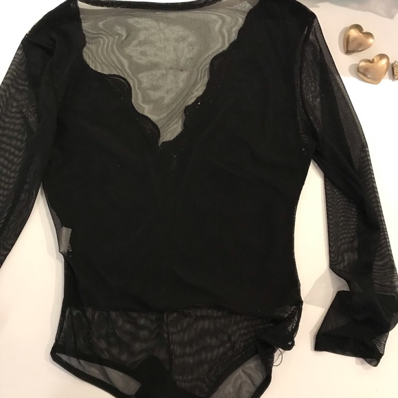 Gorgeous gold & black bodysuit - mesh and sparks ✨ - Picture 5 of 6